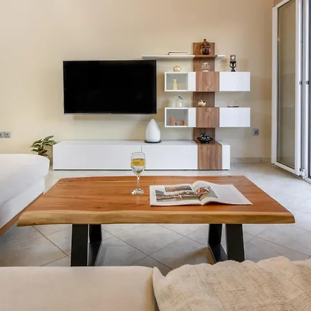 Anesis 2022 アパート